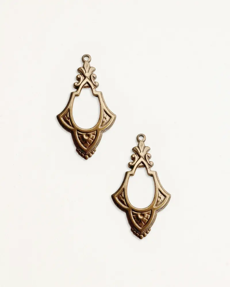 Fanned Frame Pendant – 37x22mm, Openwork Architectural Design