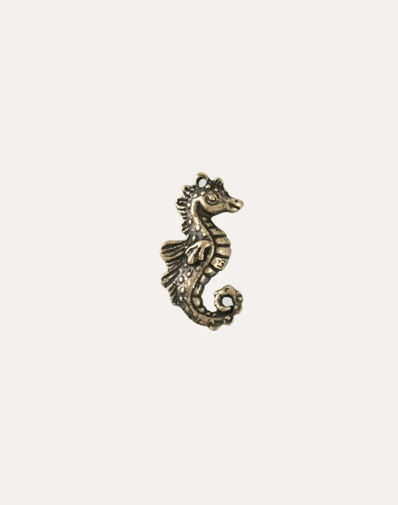 Seahorse Charm – 27×13.5mm Realistic Marine Pendant (1-Piece)